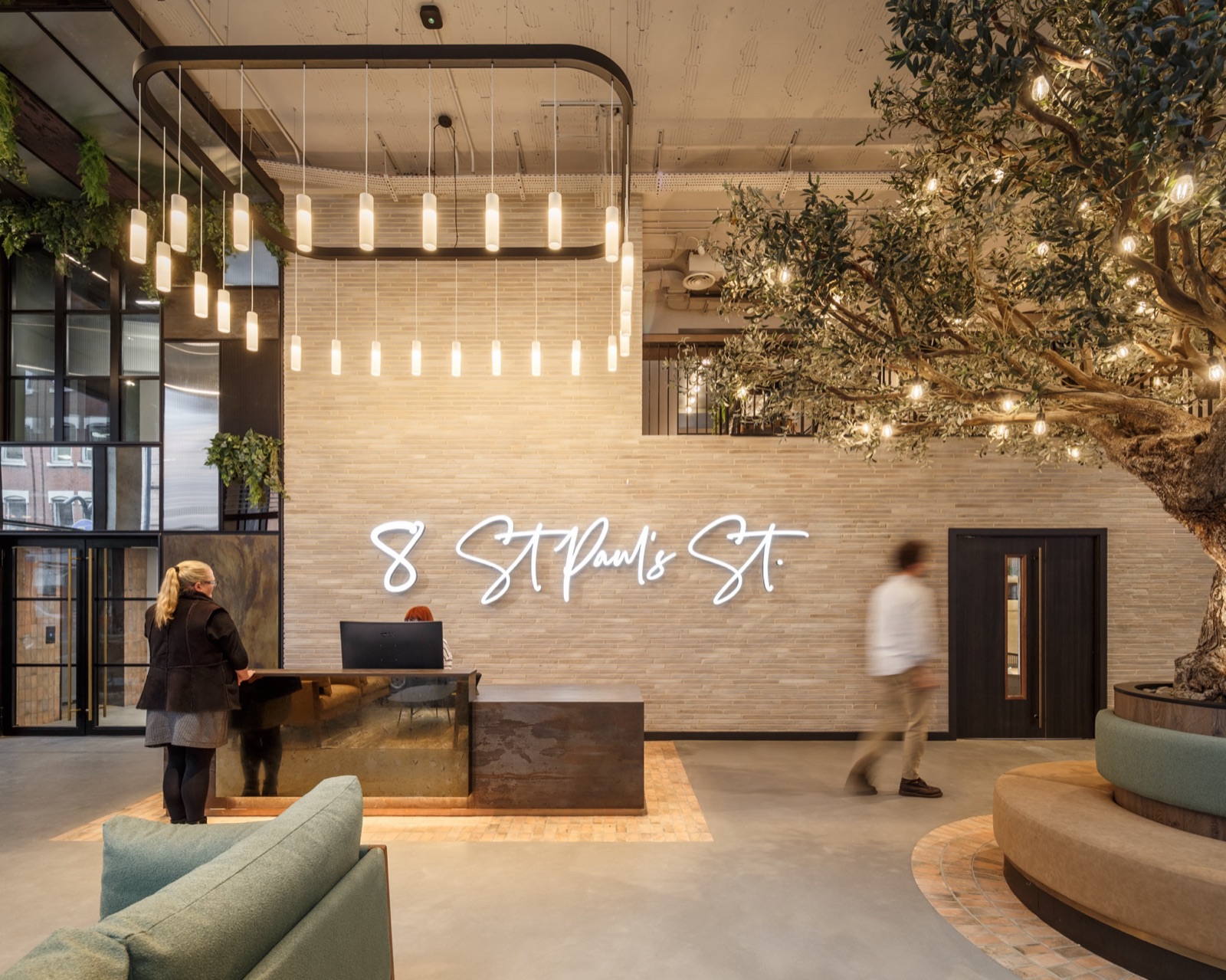 Coffee lounge with decorative pendant luminaires