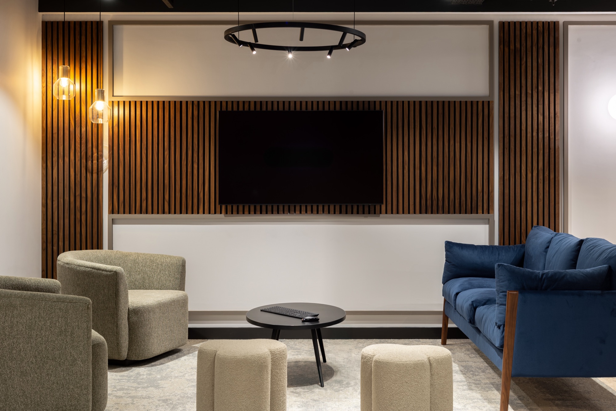 Office floor detail with Aqform ceiling system
