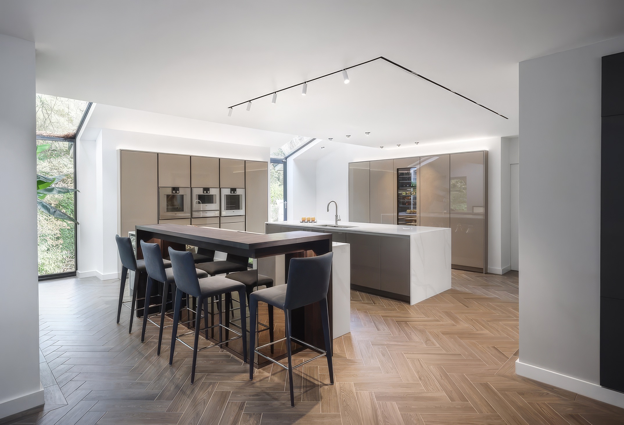 Private residence Bolton — kitchen extension with Deltalight Splitline track lighting