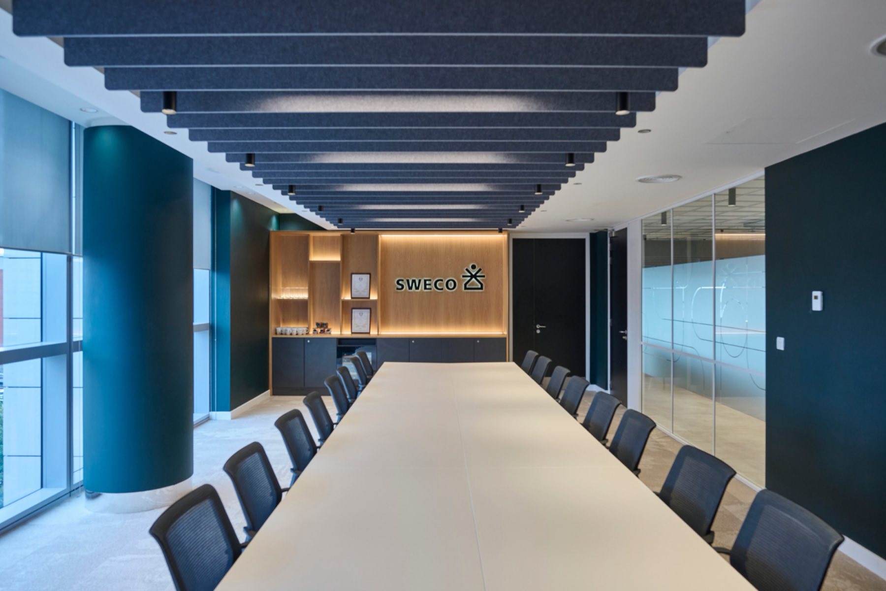 Sweco UK boardroom — Aqform Multitrack with Set Tru Mini Points and Pet Midi spots running between acoustic baffles above the table